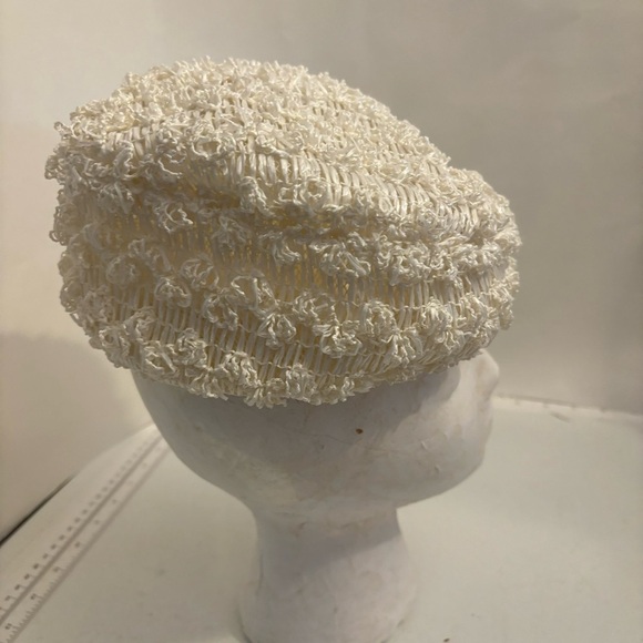 Vintage‎ 1960’s  women’s white cream rosette pillbox hat headpiece - Picture 4 of 9